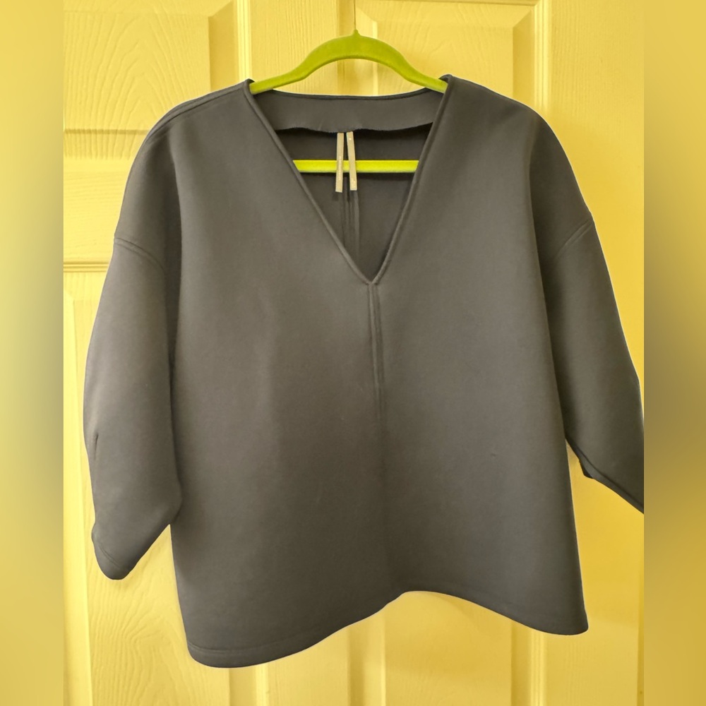 By Anthropologie V-neck Scuba Top Medium - Picture 2 of 7